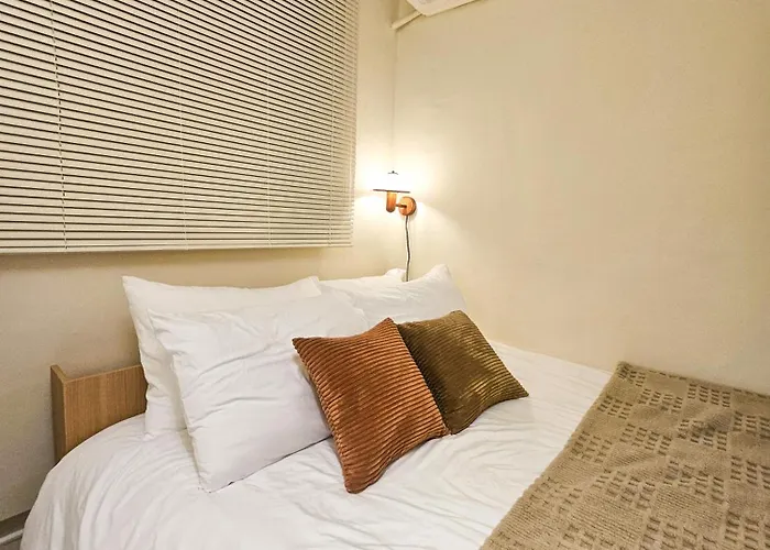 Cozy & Comfortable Near Sillim Station, Easy Access To Gangnam & Hongdae Apartamento